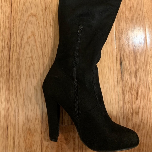 Forever 21 over-the-knee black suede boots - Picture 3 of 3